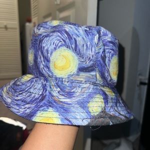 Reversible bucket hat